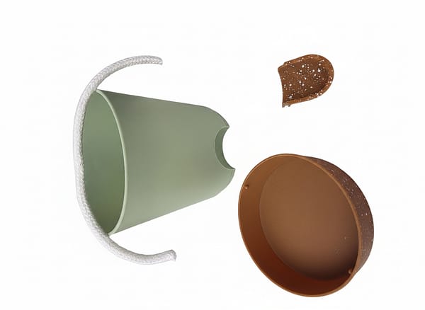 Gemini_Generated_Image_6z2fc06z2fc06z2f Önöntöző Műanyag Cserép – Zöld/Barna Pöttyös