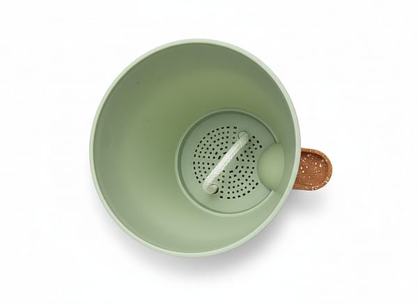 Gemini_Generated_Image_iigsfxiigsfxiigs Önöntöző Műanyag Cserép – Zöld/Barna Pöttyös