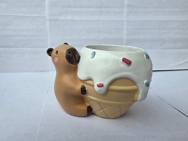 20260123_142559 Fagyi-imádó Kapibara (Vízidisznó) Kaspó