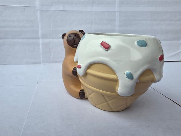 20260123_142611 Fagyi-imádó Kapibara (Vízidisznó) Kaspó